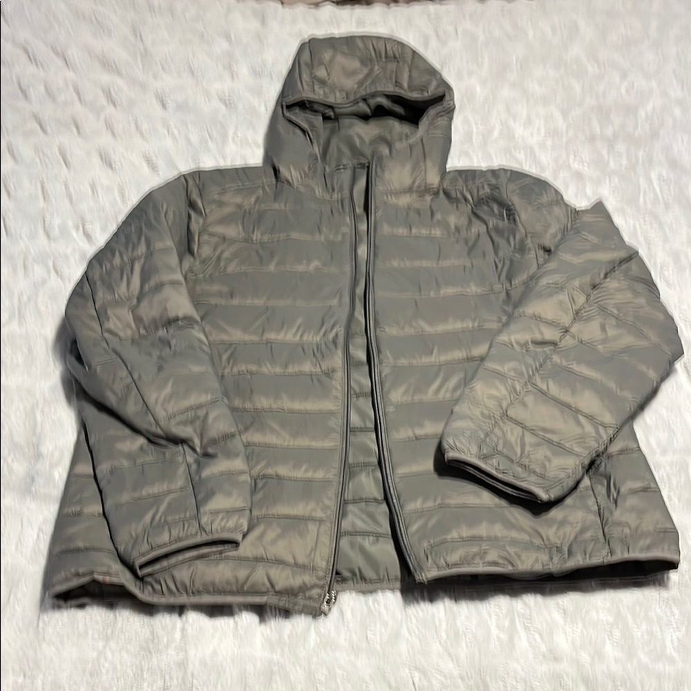 Amazon Essentials Women's Gray Puffer Jacket